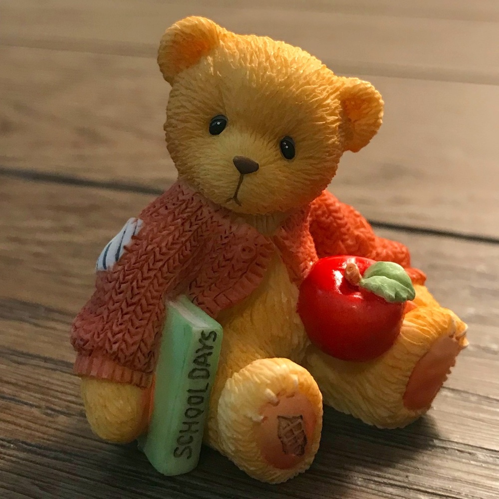 🍎  P. Hillman - "School Days" Bear Figurine - 1998